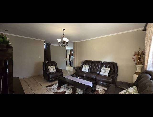 4 BEDROOM HOUSE FOR SALE IN ROOIHUISKRAAL NORTH